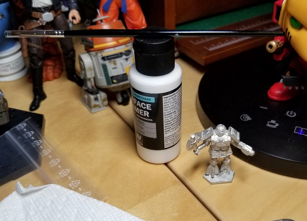 Testing Vallejo primer and two edge highlighting options – Yore